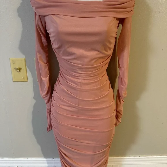 Off-Shoulder Ruched Midi Dress in Dusty Rose - Picture 3 of 7